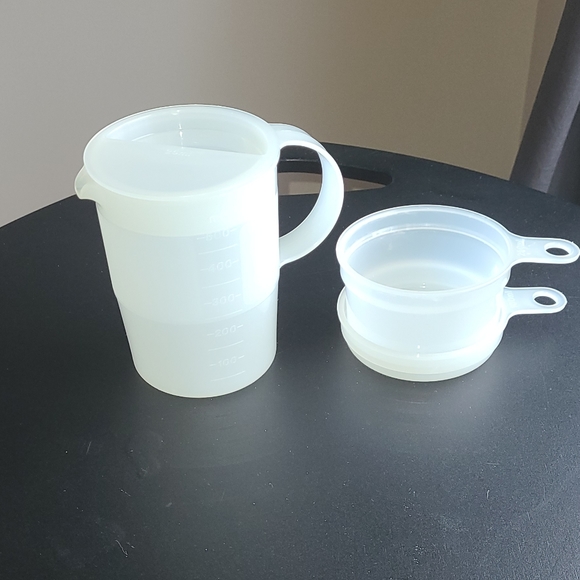 Tupperware metric measuring cup set - Picture 4 of 4